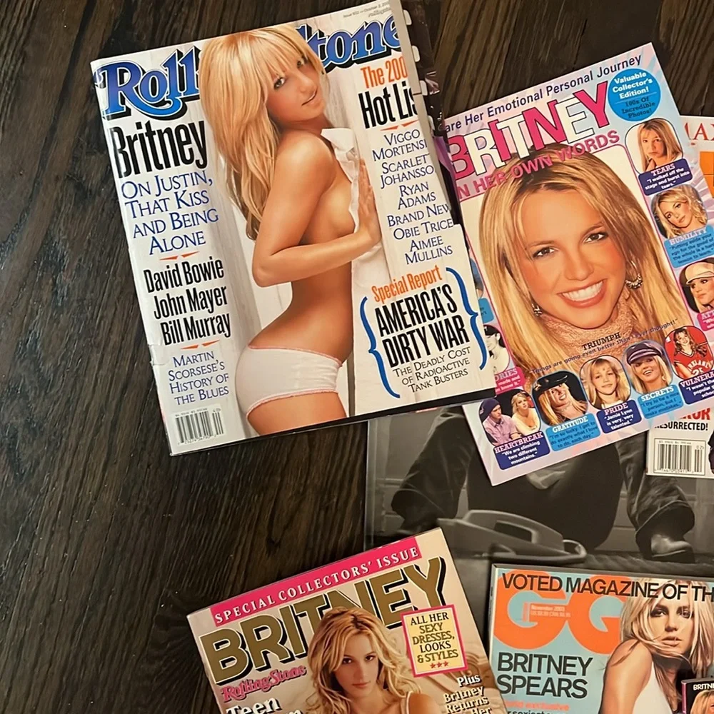 13 vintage Britney Spears magazines including her Stages book. - Picture 2 of 4